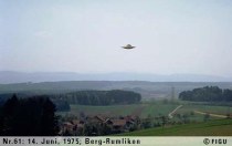 1975年06月14日_P0061#_拍摄于：Berg-Rumlikon_Semjase驾驶光船在做展示性飞行